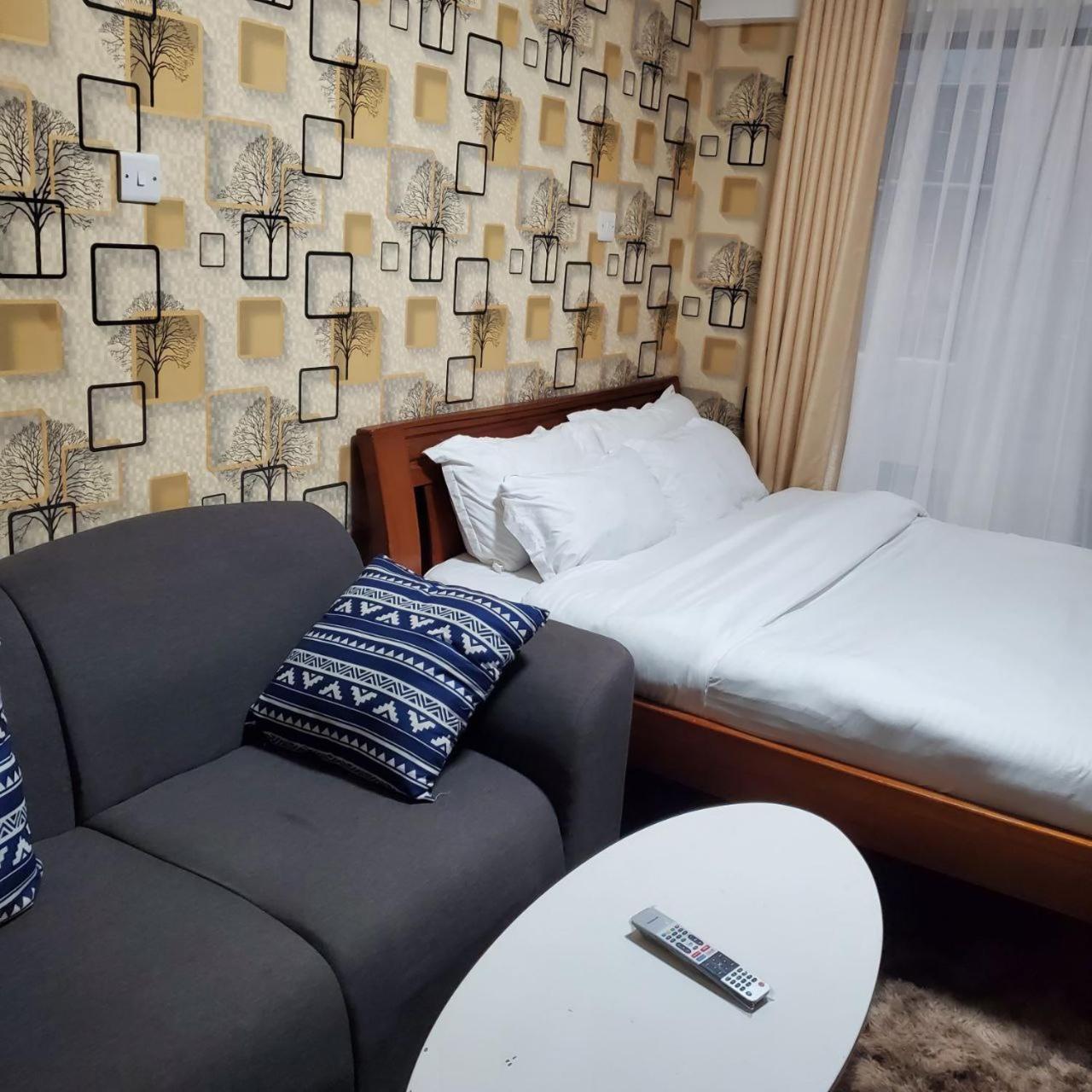 Lovely & Cozy Compact Studio Near Airport With Rooftop View Apartment Nairobi Bagian luar foto